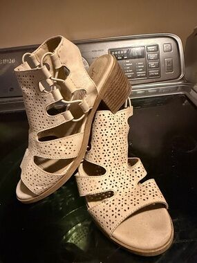 Kids Beige Cutout Block Heel Sandals